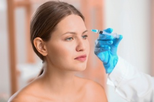 dysport injection being used to get rid of wrinkles