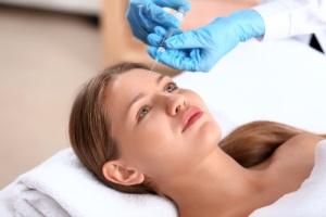 woman receiving dysport injection by experienced professional